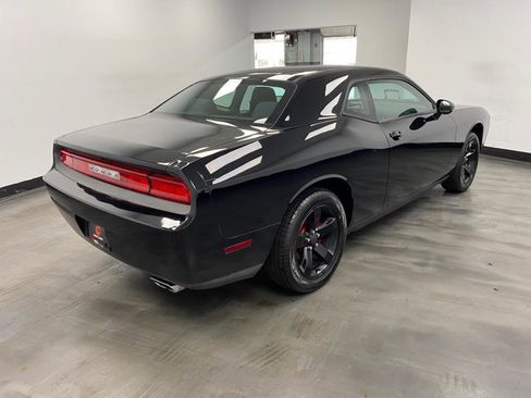 Used 2012 Dodge Challenger SXT image 6