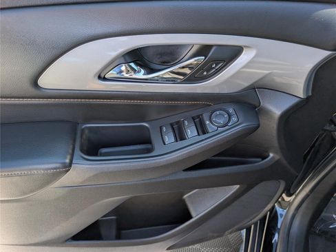 Used 2018 Chevrolet Traverse LS FWD image 20