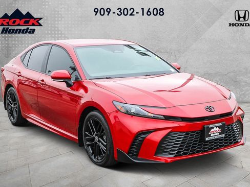 Used 2025 Toyota Camry SE w/ Convenience Package FWD image 3