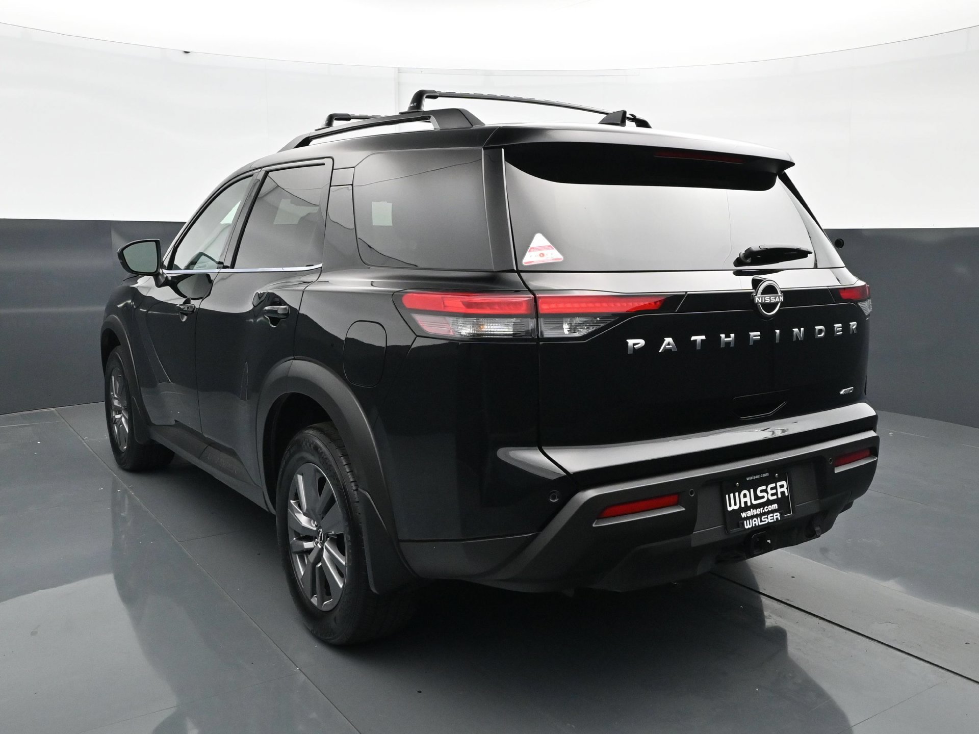 Used 2025 Nissan Pathfinder SV w/ SV Premium Package AWD/4WD image 5
