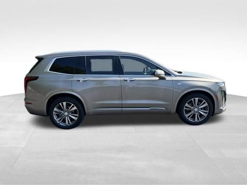 Used 2022 Cadillac XT6 Premium Luxury w/ Technology Package FWD image 14