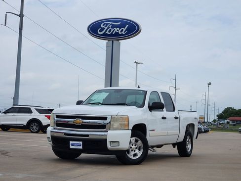 Used 2007 Chevrolet Silverado 1500 LT w/ Max Trailering Pack image 3