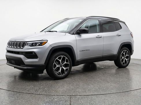 Used 2025 Jeep Compass Limited AWD/4WD image 3