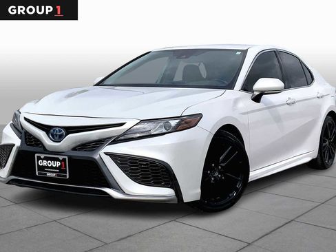 Used 2022 Toyota Camry XSE w/ Cold Weather Package image 1