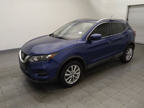Used 2020 Nissan Rogue Sport SV FWD image 2