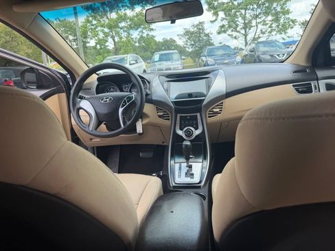 Used 2012 Hyundai Elantra GLS FWD image 17