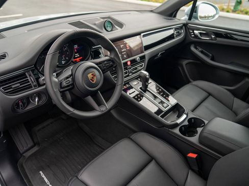 New 2026 Porsche Macan image 4