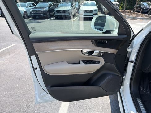 Certified 2026 Volvo XC90 B6 Plus w/ Protection Package Premier AWD/4WD image 14