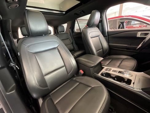 Used 2020 Ford Explorer XLT w/ Equipment Group 202A image 17