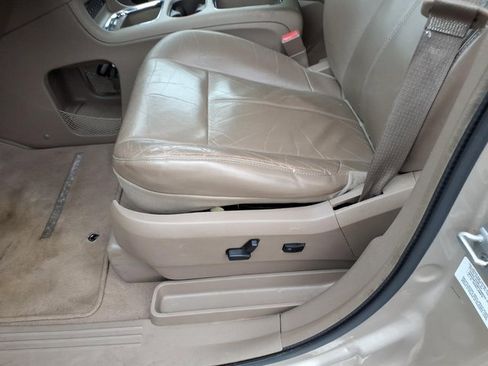 Used 2012 Chrysler Town & Country Limited w/ Luxury Group image 5