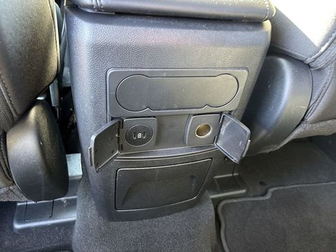 Used 2024 Ford Explorer XLT image 23