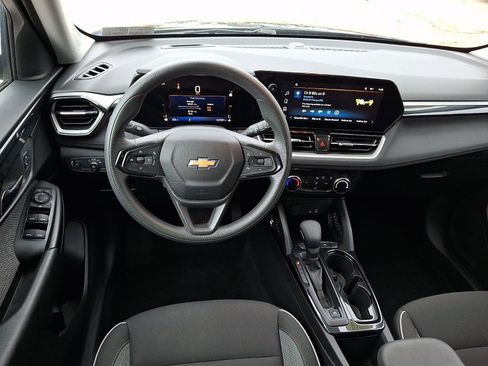 Used 2024 Chevrolet TrailBlazer LT FWD image 11