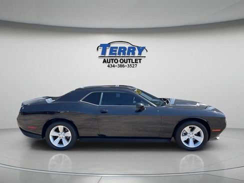 Used 2023 Dodge Challenger SXT image 1