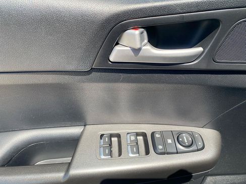 Used 2018 Kia Sportage LX FWD image 17