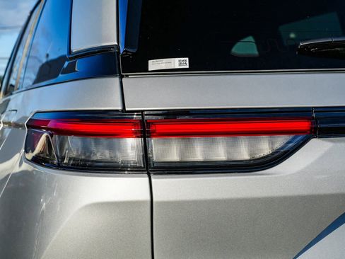 New 2025 Jeep Grand Cherokee Limited image 7