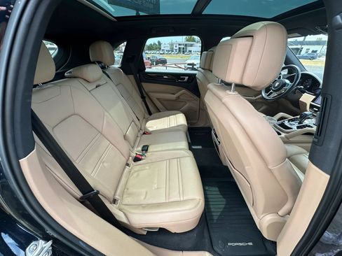 Used 2019 Porsche Cayenne AWD/4WD image 14