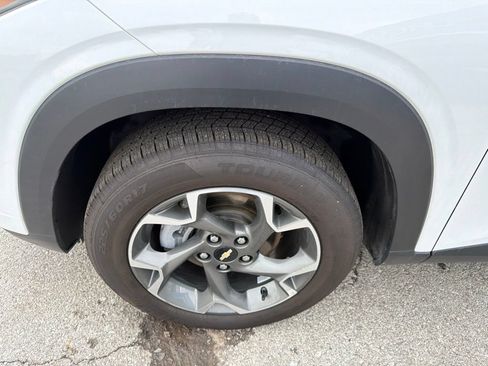 Used 2024 Chevrolet Trax LT w/ Driver Confidence Package FWD image 31