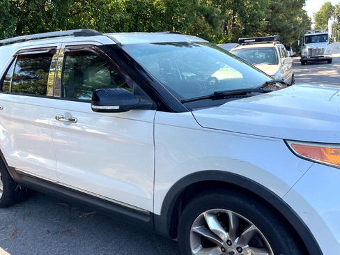 Used 2015 Ford Explorer XLT w/ Equipment Group 202B image 9