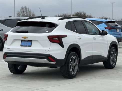 Certified 2025 Chevrolet Trax LT image 4