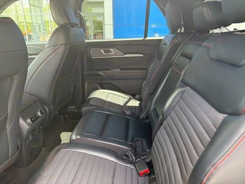 Used 2025 Ford Explorer ST-Line w/ ST-Line Street Pack AWD/4WD image 17