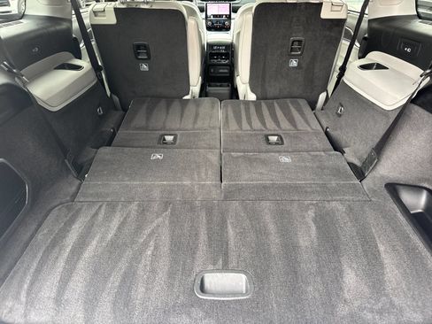 Used 2021 Jeep Grand Cherokee L Overland w/ Luxury Tech Group IV AWD/4WD image 17