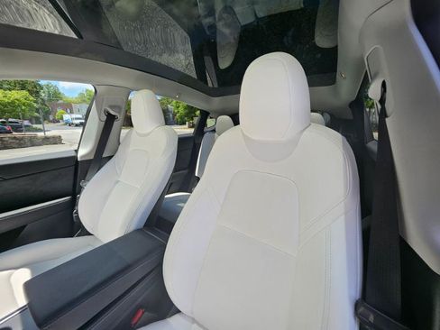 Used 2024 Tesla Model Y Long Range RWD image 37