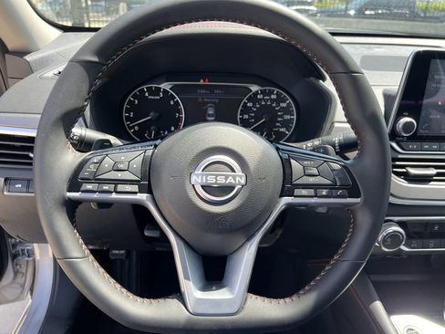 Used 2025 Nissan Altima 2.5 SR FWD image 7