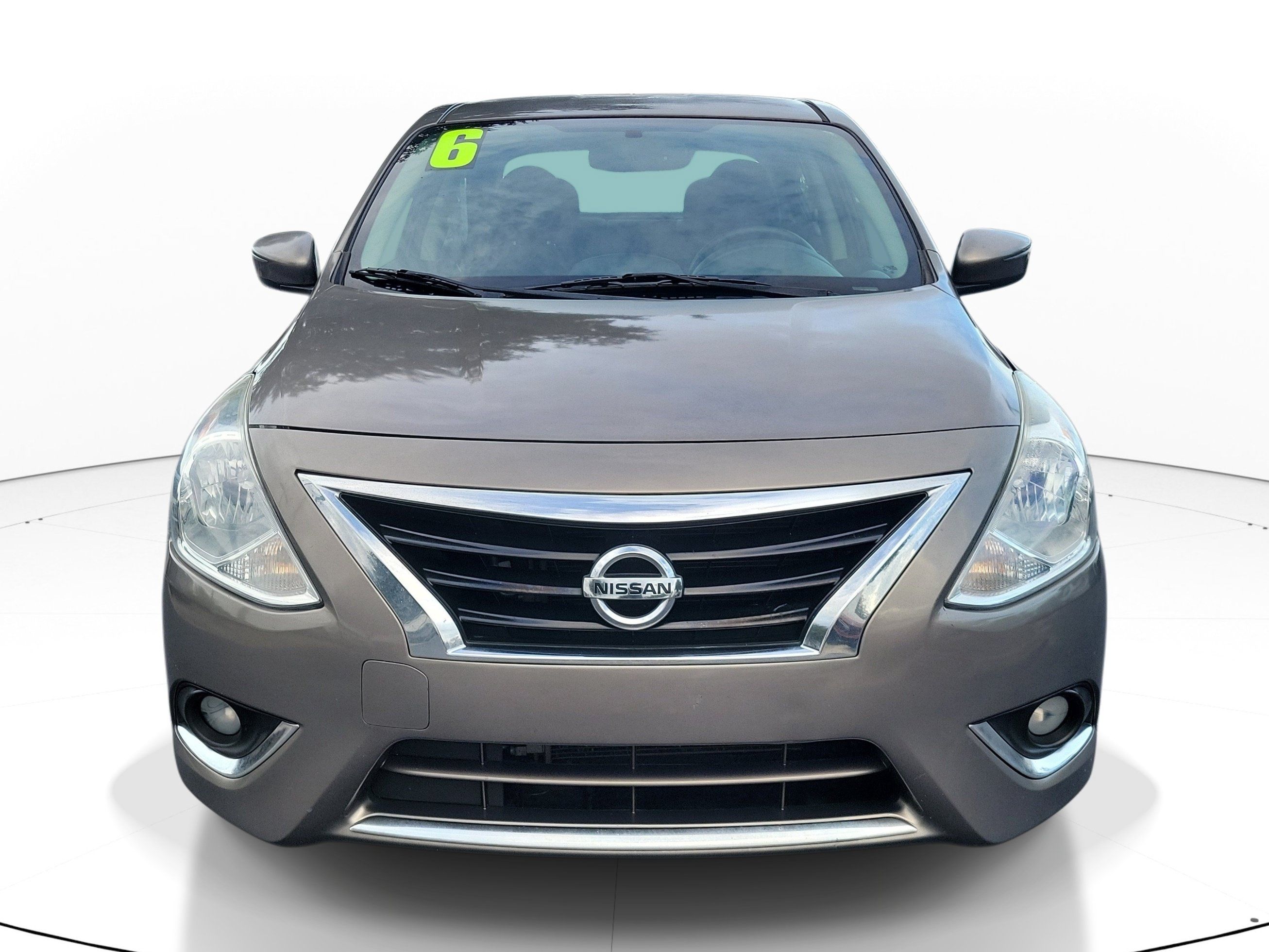 Used 2016 Nissan Versa FWD image 2