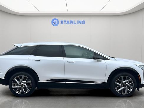 Used 2025 Cadillac Optiq Luxury 2 w/ LPO, Floor Liner Package AWD/4WD image 7
