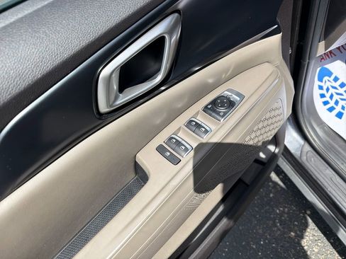 Used 2025 Kia Carnival FWD image 11