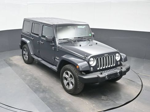 Used 2017 Jeep Wrangler Unlimited Sahara w/ Dual Top Group AWD/4WD image 24