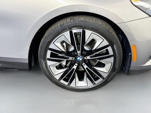 Used 2024 BMW 530i w/ Premium Package RWD image 32