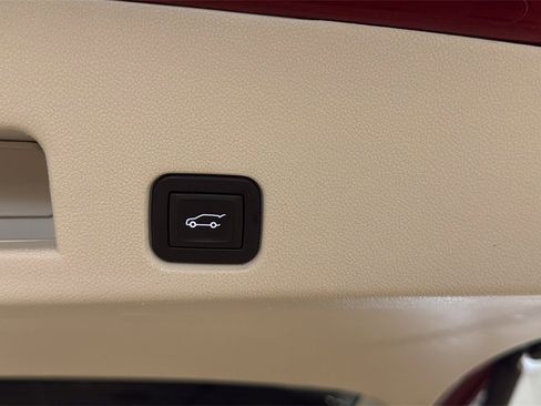 Used 2024 GMC Acadia Denali image 17