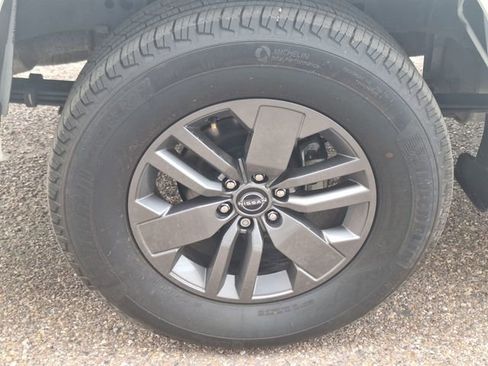 Used 2025 Nissan Frontier SV RWD image 32