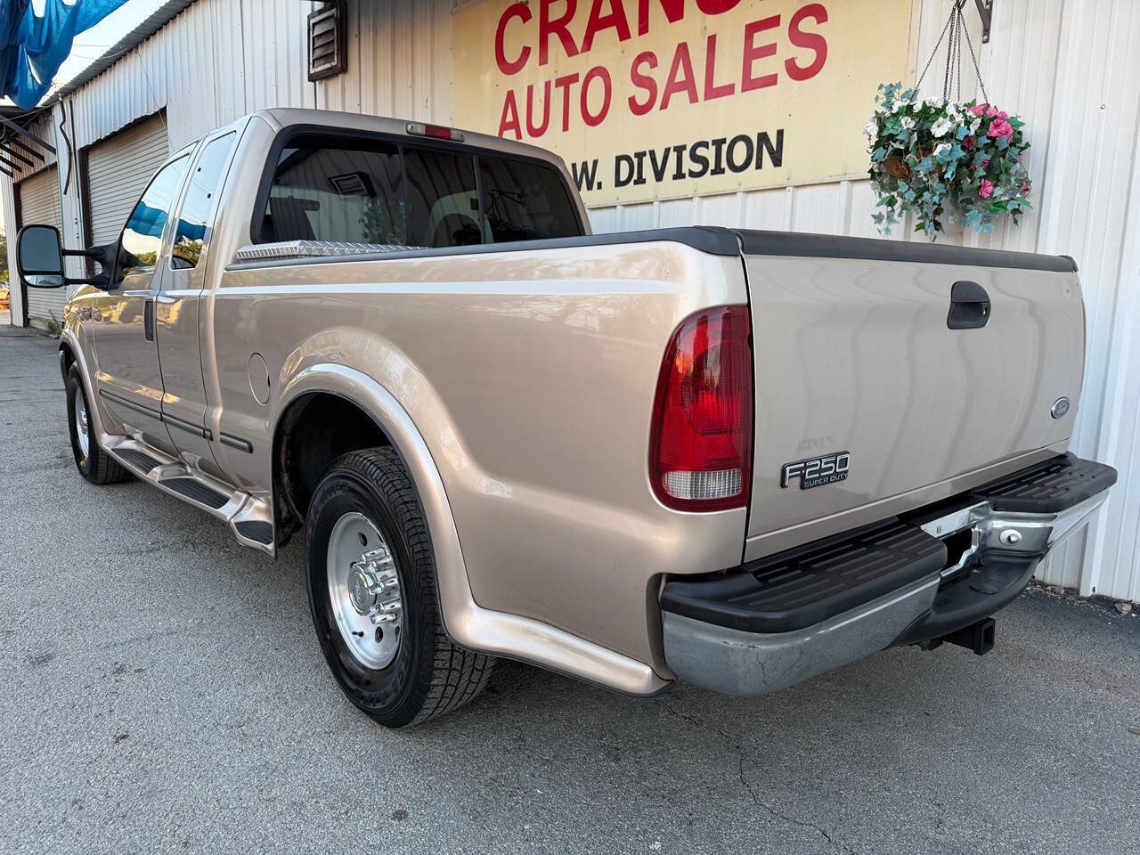 Used 1999 Ford F250 Lariat RWD image 10