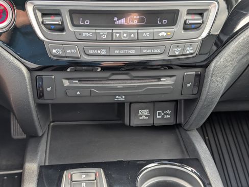 Used 2021 Honda Pilot Touring image 30