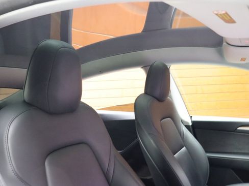 Used 2022 Tesla Model Y Long Range AWD/4WD image 49