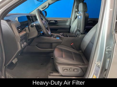 Used 2025 Chevrolet Suburban Z71 AWD/4WD image 8