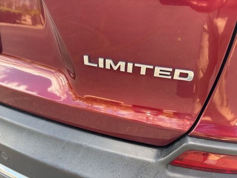 Used 2021 Jeep Cherokee Limited w/ Mopar Interior Package AWD/4WD image 9