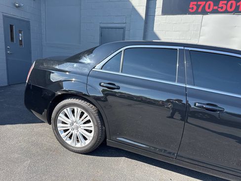 Used 2014 Chrysler 300 AWD image 9