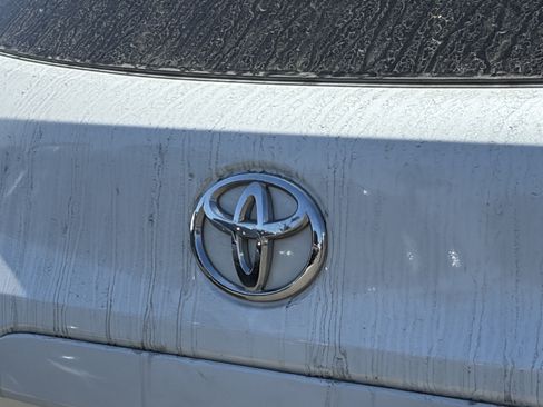 Certified 2024 Toyota Corolla Cross L AWD/4WD image 4