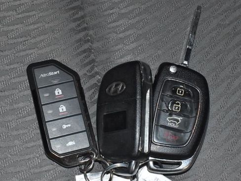 Used 2013 Hyundai Santa Fe GLS w/ Popular Equipment Pkg image 16