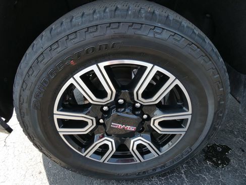 Certified 2022 GMC Sierra 2500 AT4 w/ AT4 Premium Plus Package AWD/4WD image 11