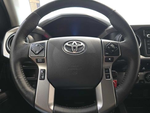 Used 2018 Toyota Tacoma SR5 AWD/4WD image 12