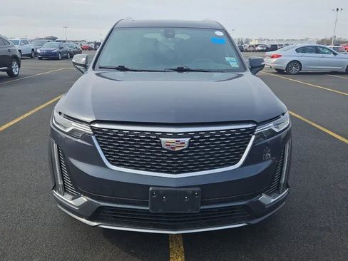 Used 2022 Cadillac XT6 Premium Luxury image 2