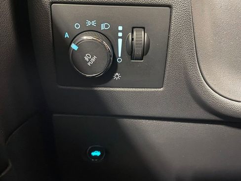 Used 2014 Dodge Challenger SXT image 81