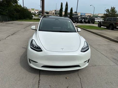 Used 2022 Tesla Model Y Long Range AWD/4WD image 26