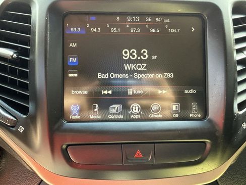 Used 2016 Jeep Cherokee Latitude w/ Cold Weather Group AWD/4WD image 22