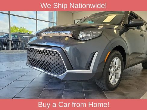 Used 2025 Kia Soul LX w/ LX Technology Package FWD image 14
