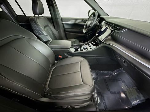 Used 2025 Jeep Grand Cherokee Limited w/ Luxury Tech Group II image 27